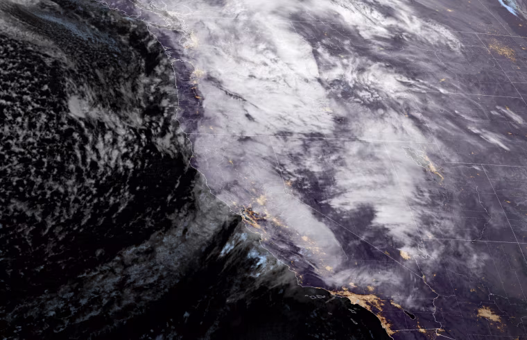Weather over the Pacific coast of the continental United States