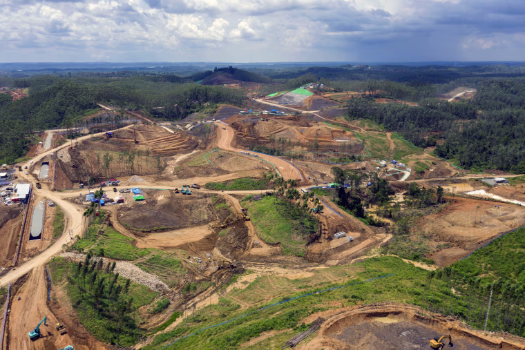 Indonesia is offering more tax cuts and looser terms for land acquisitions under a new rule as it struggles to attract more investors to its $34 billion new capital project. 