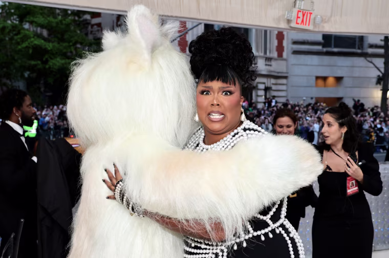 Image: Lizzo and Jared Leto, dressed as Choupette, Karl Lagerfeld's cat.