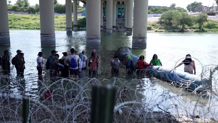 Migrants crossing Rio Grande