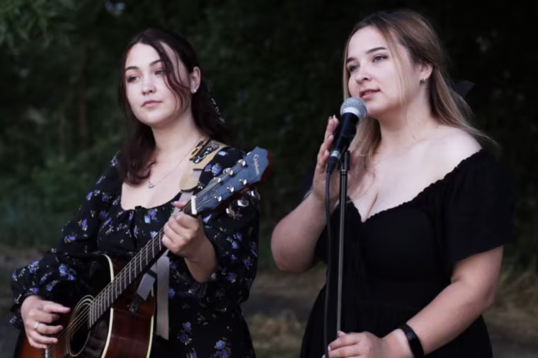 Musicians Svitlana Siemieikina and Kristina Spitsina.