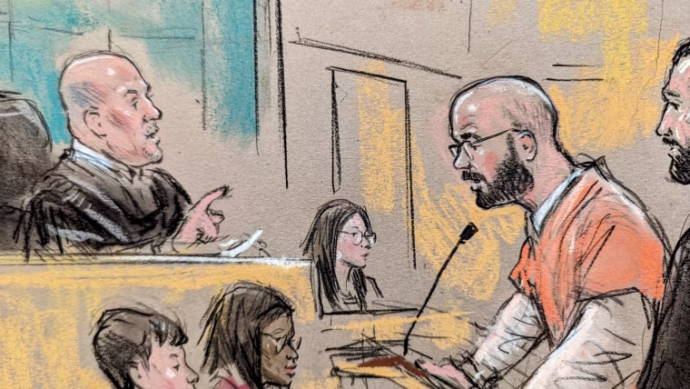 Un boceto del juicio en el que Enrique Tarrio es sentenciado a 22 años de prisión por el juez Timothy Kelly, por su papel en el ataque al Capitolio del 6 de enero de 2021.