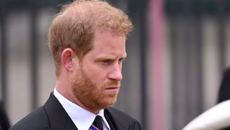 Príncipe Harry pierde un caso de difamación y deberá pagar a diario británico