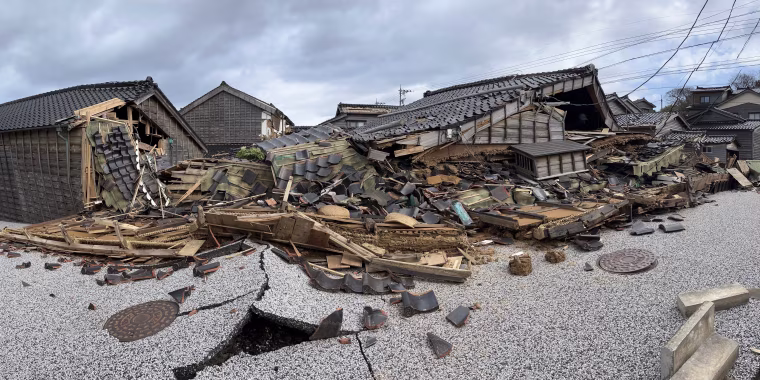 In the historic district of Kuroshima, a coastal village on the outskirts of Wajima, buildings made of traditional materials crumbled with the force of the quake. 