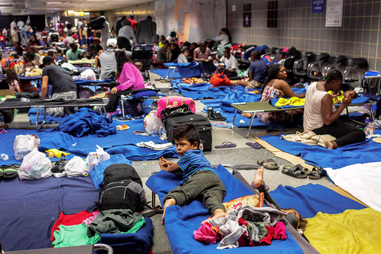 migrants shelter chicago o'hare airport