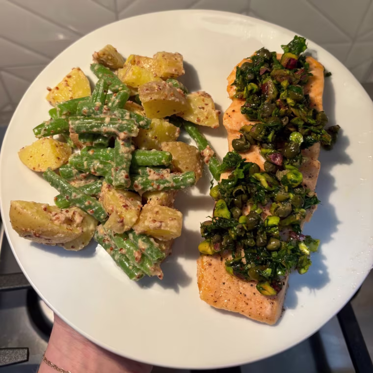 One of Sunbasket's recent options included salmon with pistachio-herb dressing and a warm potato salad.
