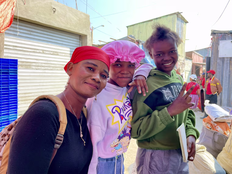 Elena Franck, a 40-year-old widow, with her two teenage daughters.