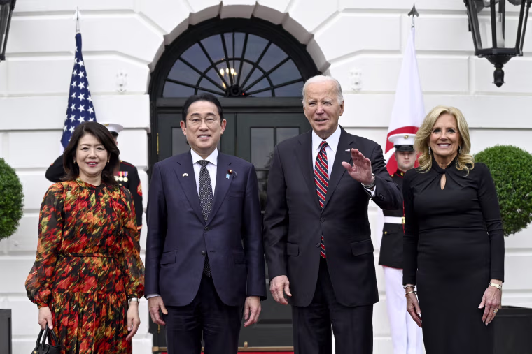 From left, Yuko Kishida, Fumio Kishida, Joe Biden and Jill Biden at the South Portico of the White House