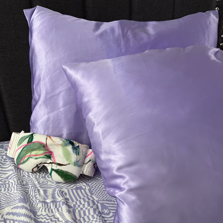 Bedsure Satin Pillowcases in lilac.
