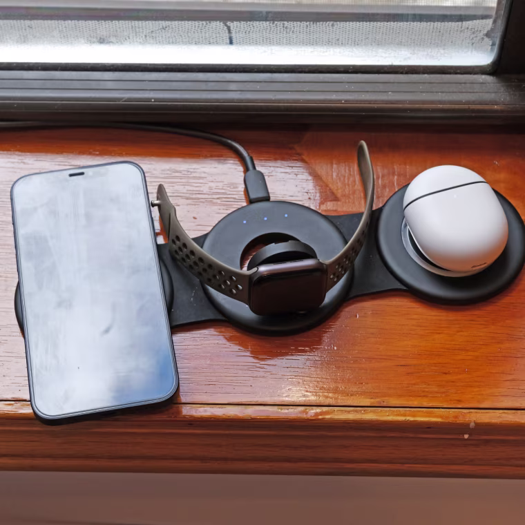 I can charge my iPhone, Apple watch and wireless earbuds on the Hicober device.