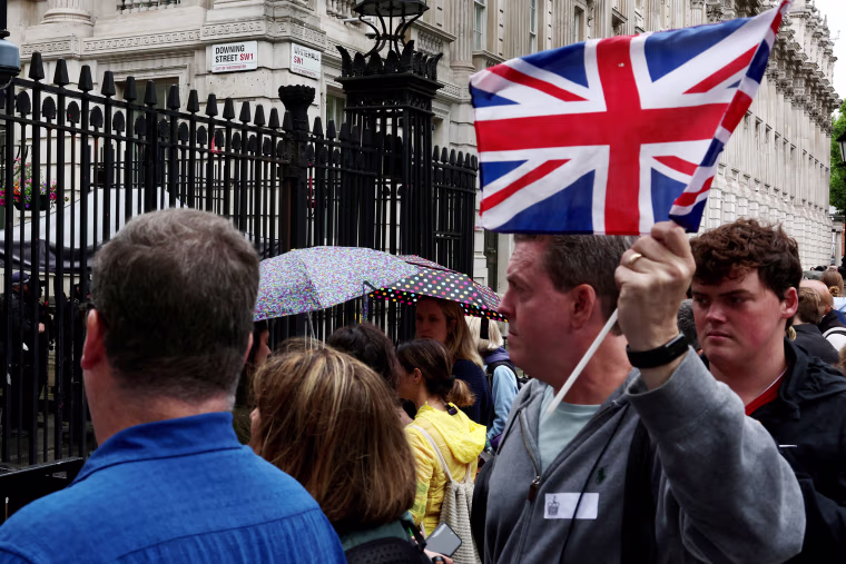 Tourists pass by Downing Street