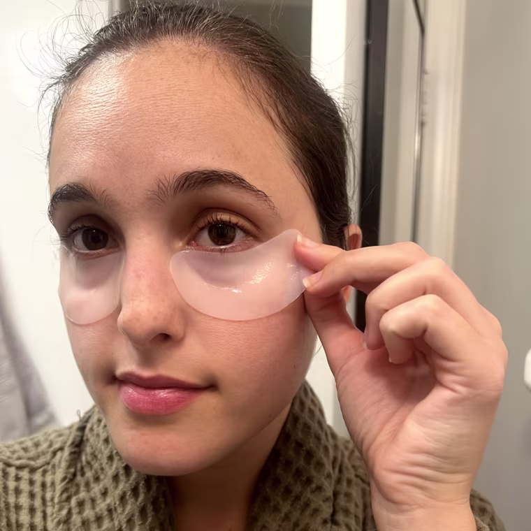 Godio uses these Peace Out patches on mornings when her eyes feel and look puffy and tired.
