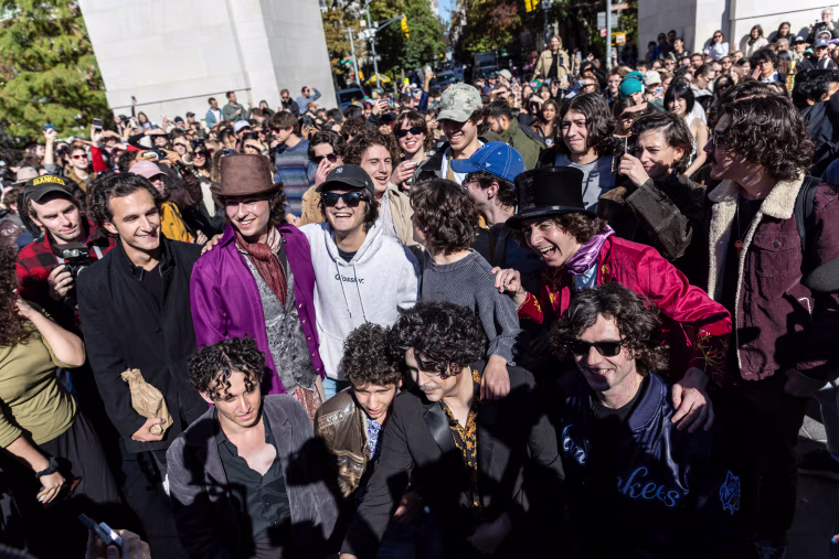 A crowd of people outside