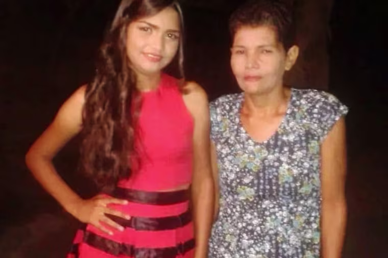 Aurimar and her mother.