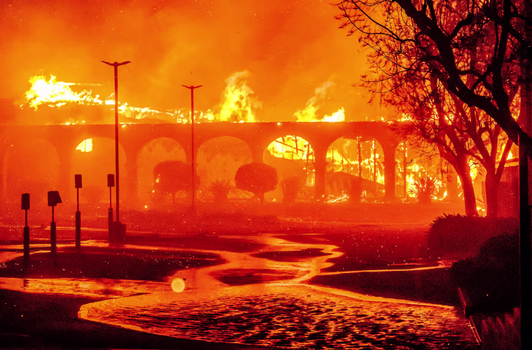 Image: The Pasadena Jewish Temple & Center burns during the Eaton fire