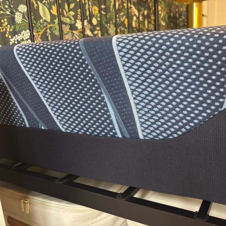 A side view of the Serta iSeries 2.0 Hybrid Mattress that shows its thickness.