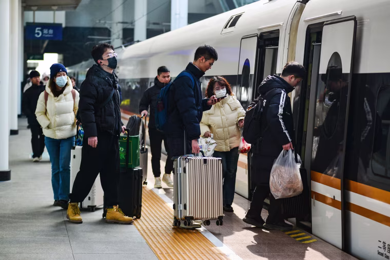 Spring Festival Travel Return Peak in Fuyang