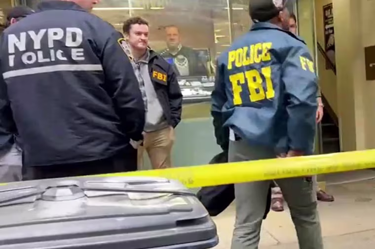 diamond district store arrest
