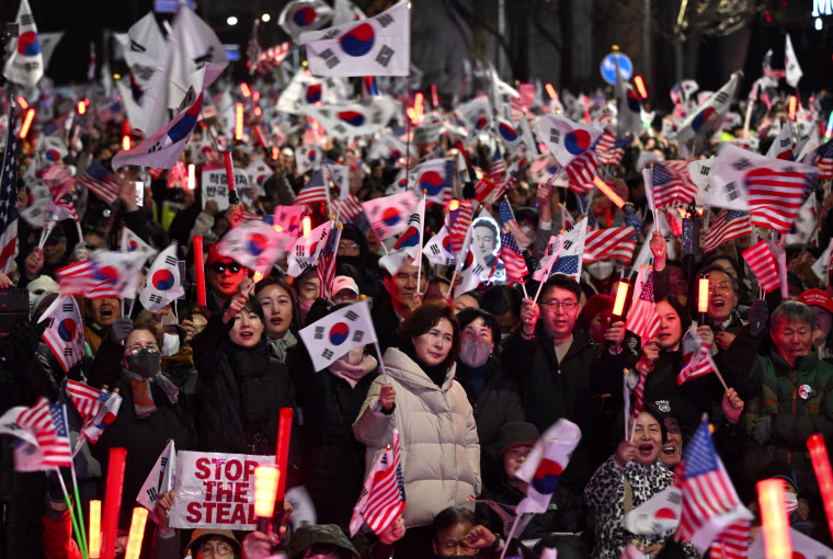 Image: TOPSHOT-SKOREA-POLITICS-COURT-YOON