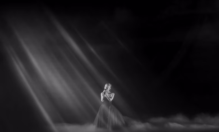 Ariana Grande performs "Somewhere Over the Rainbow" in a medley that also included songs from "The Wiz" and "Wicked."