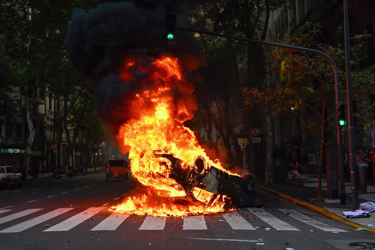 The response from security forces, which includes tear gas and charges, results in several injuries among both protesters and officers.