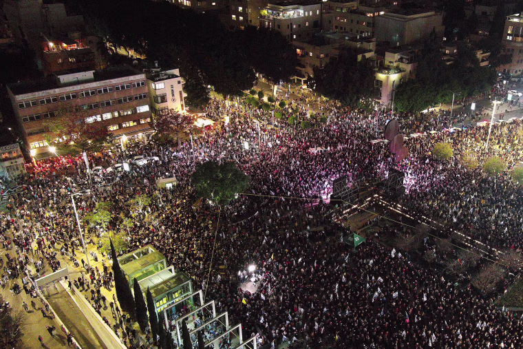 Thousands stage anti-government protest in Tel Aviv