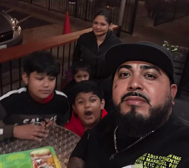 René López with his family.