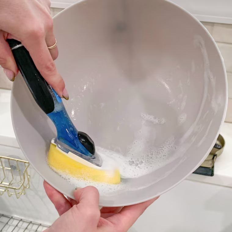 Murphy using the Oxo Good Grips sponge.