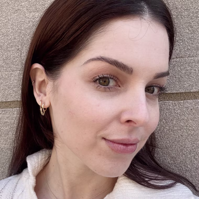 Associate editor Shannon Garlin wearing her Pavoi chain earrings.