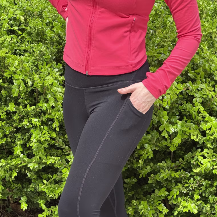 Garlin wearing the Ultra-Form High-Rise Pocket Leggings.