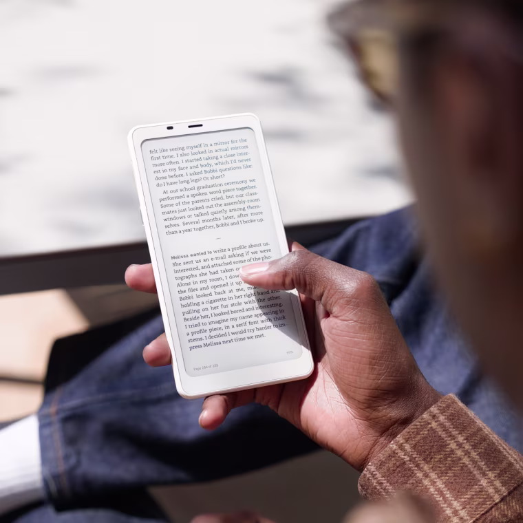 A close up of the Boox Palma 2 in the hand of NBC Select commerce editor Jordan Bowman.