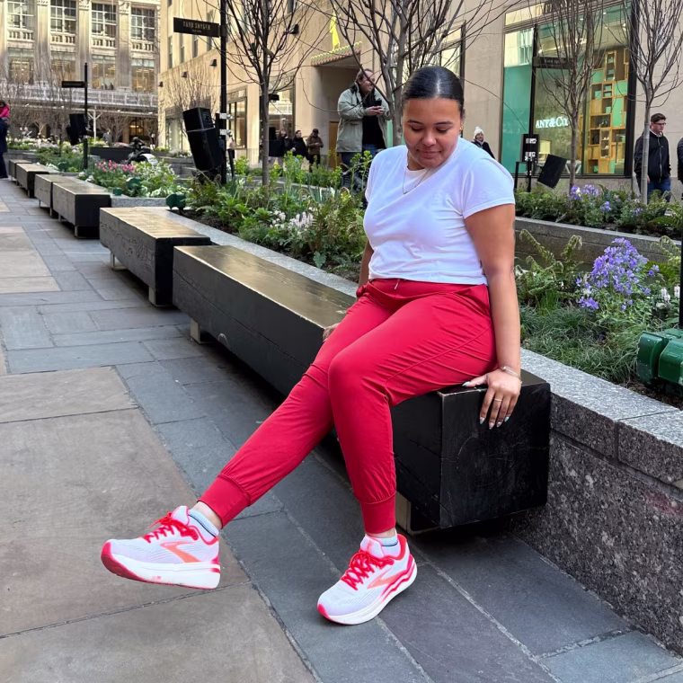 Associate Editor Kamari Stewart tries the Santiny Women's Joggers.