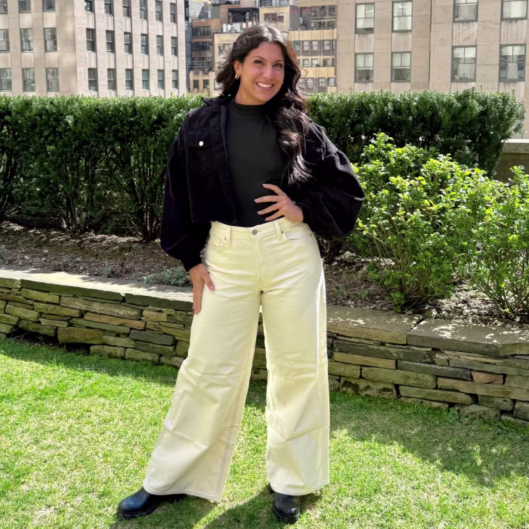 Associate Producer Alexa Arent tries the Gap Mid Rise UltraSoft Baggy Jeans.