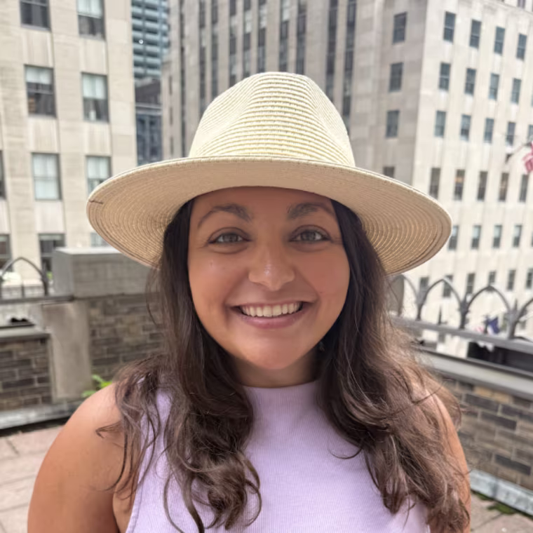 Producer Jillian Gonzales tries the Furtalk Wide Brim Panama Sun Hat.