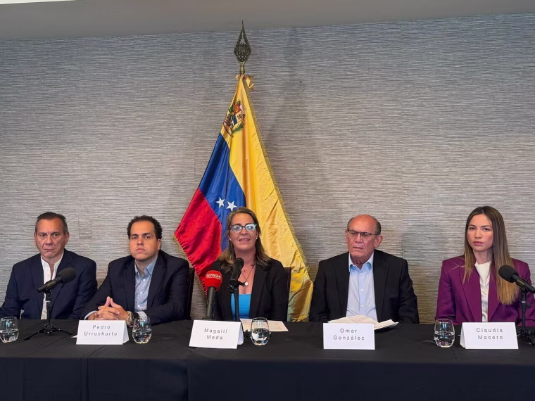 Cinco opositores venezolanos durante una conferencia de prensa en Washington D.C. el 24 de mayo de 2025
