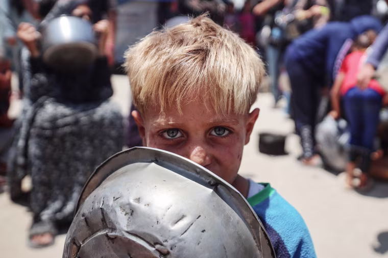 Palestinian Children Queue for Food Amid Ongoing Humanitarian Crisis in Gaza City