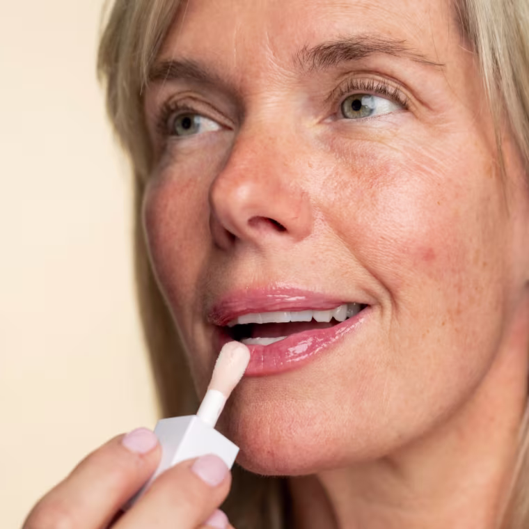 Applying the Neutrogena Hydro Boost Lip Oil.
