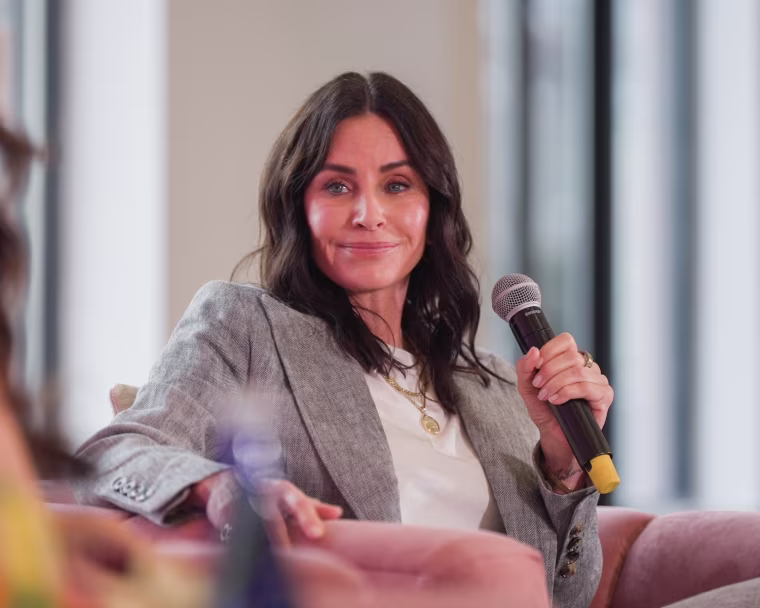 Courteney Cox followed her session by taking selfies with every guest who lined up to meet her.