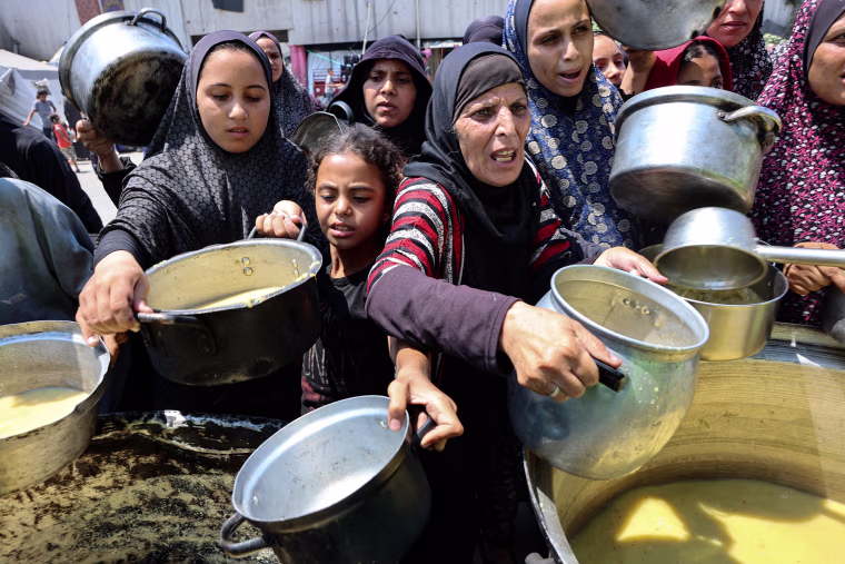 Image: israeli palestinian conflict food aid distribution lentil soup women child