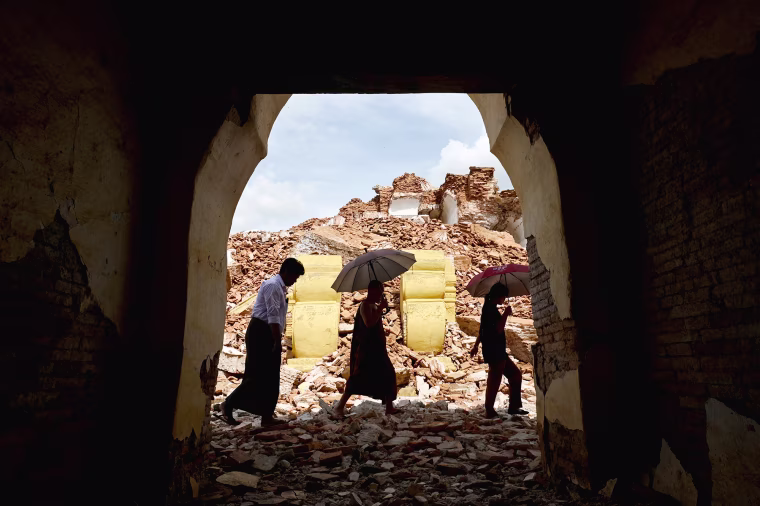 TOPSHOT-MYANMAR-THAILAND-EARTHQUAKE
