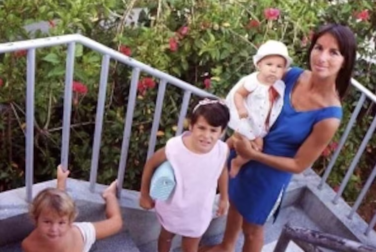 Nancy Snow with her daughters