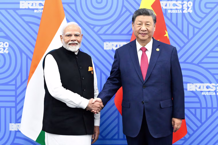 Chinese President Xi Jinping and Indian Prime Minister Narendra Modi shaking hands