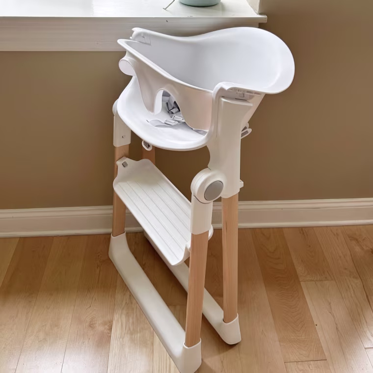 It’s slim enough to tuck behind a door or next to the fridge, which makes it perfect for small kitchens.