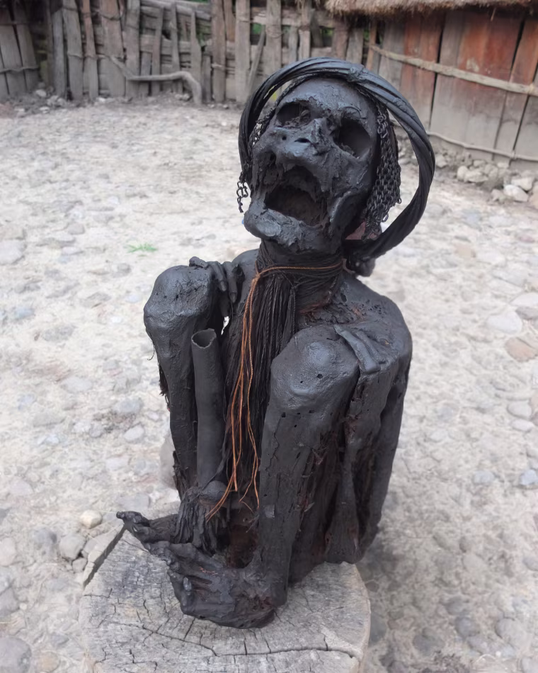 A modern hyper-flexed, smoke-dried mummy of the Dani people, kept in Jayawijaya, Indonesia, which closely resembles many pre-Neolithic burials documented in southern China and Southeast Asia.