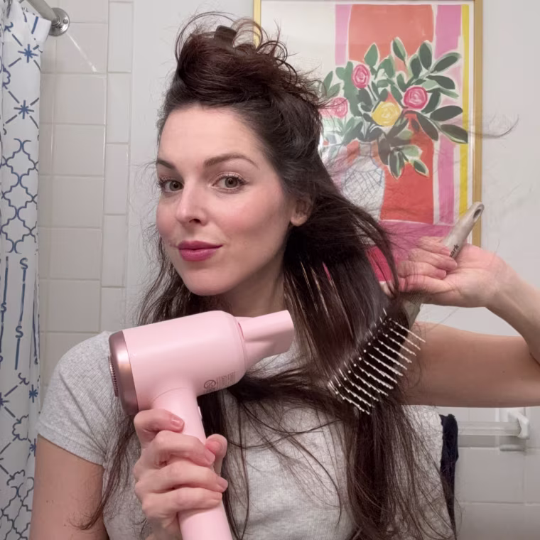 Using the Wavytalk Turblow with concentrator attachment.