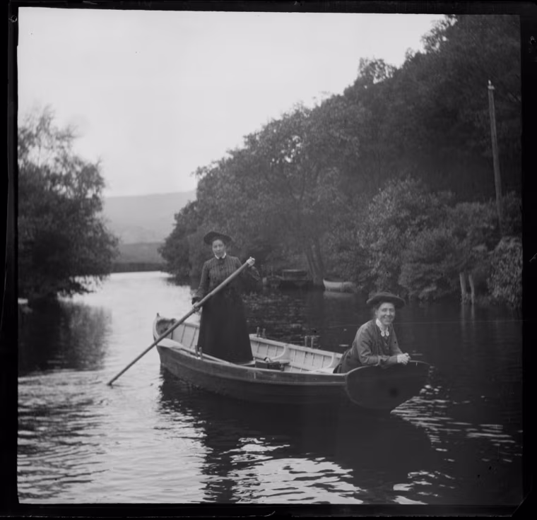 Alice Austen and Gertrude Tate in a rowboat, Scotland, 1903.
