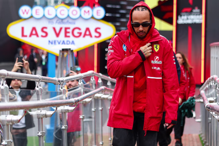 Image: F1 Grand Prix of Las Vegas - Lewis Hamilton