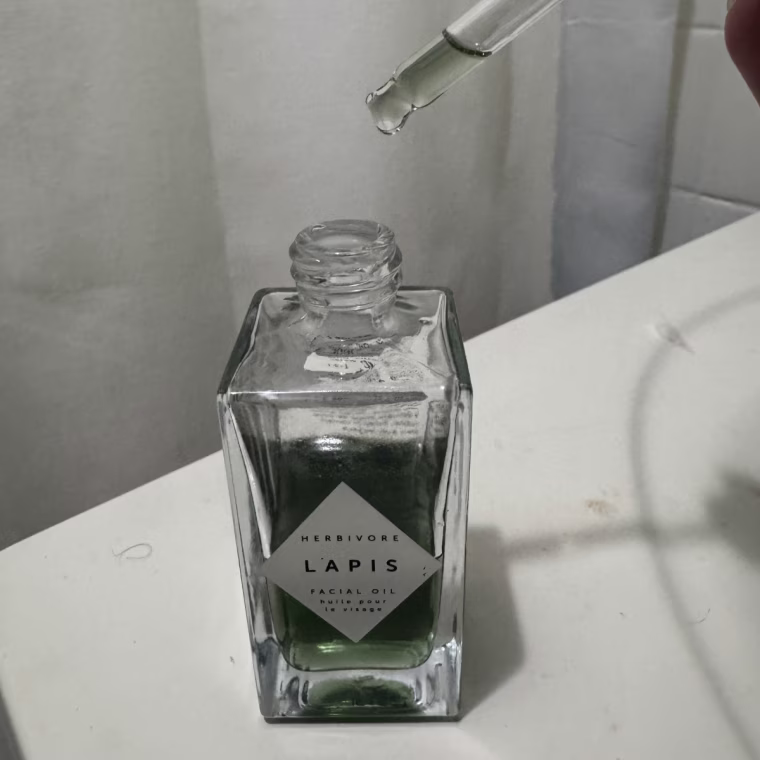 Facial oil bottle with dropper