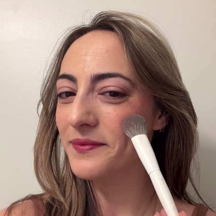 Murphy wears 'Plenty O’ Papaya' Blush.