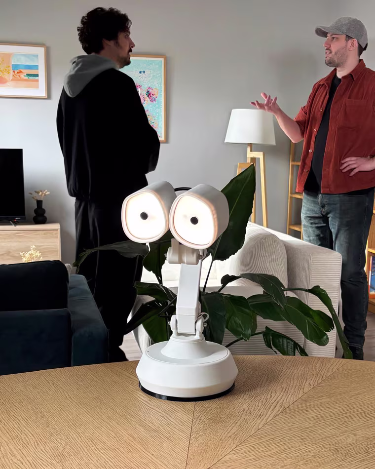 Ongo, the robotic desk lamp.